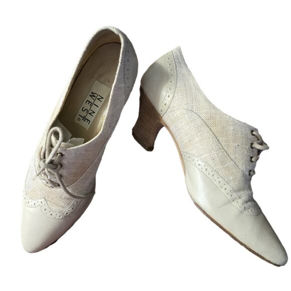 Nine West Woman's Wingtips sz 7Mwith Heels and Laces. One flaw/Pics EUC - Picture 3 of 9